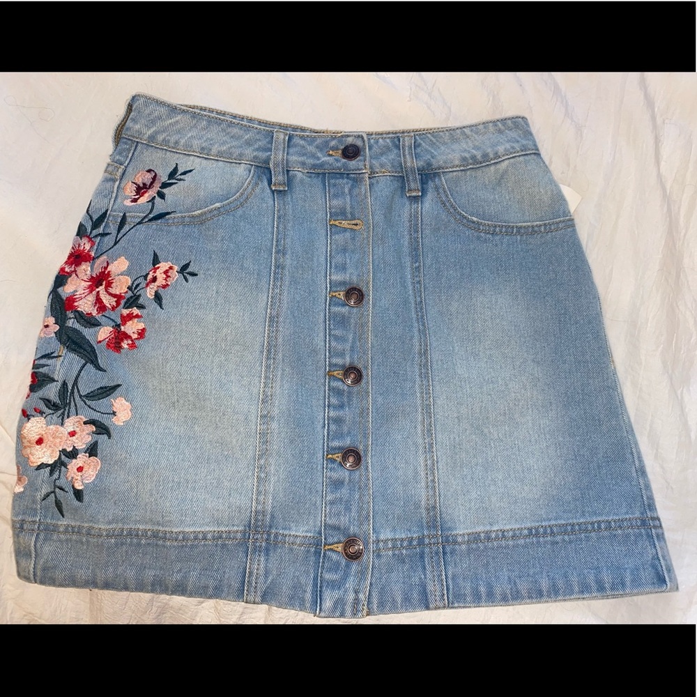 NWT Pacsun Jean Skirt with Flower Embroidery